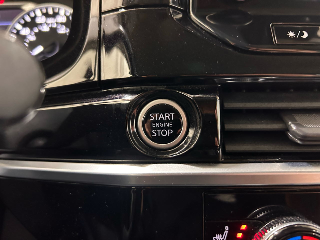 Nissan Pathfinder SL 4WD 2023