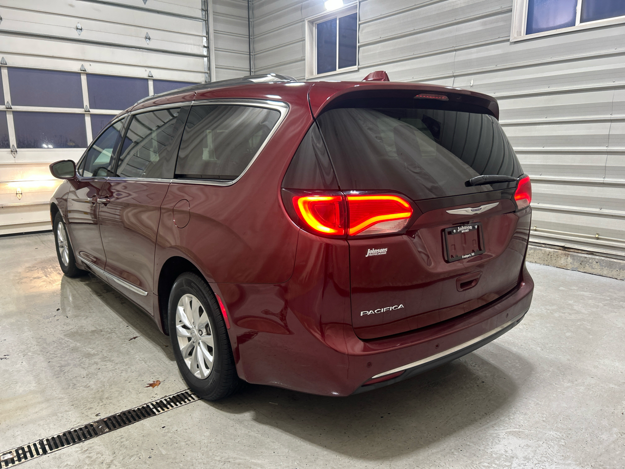 Chrysler Pacifica Touring L FWD 2019