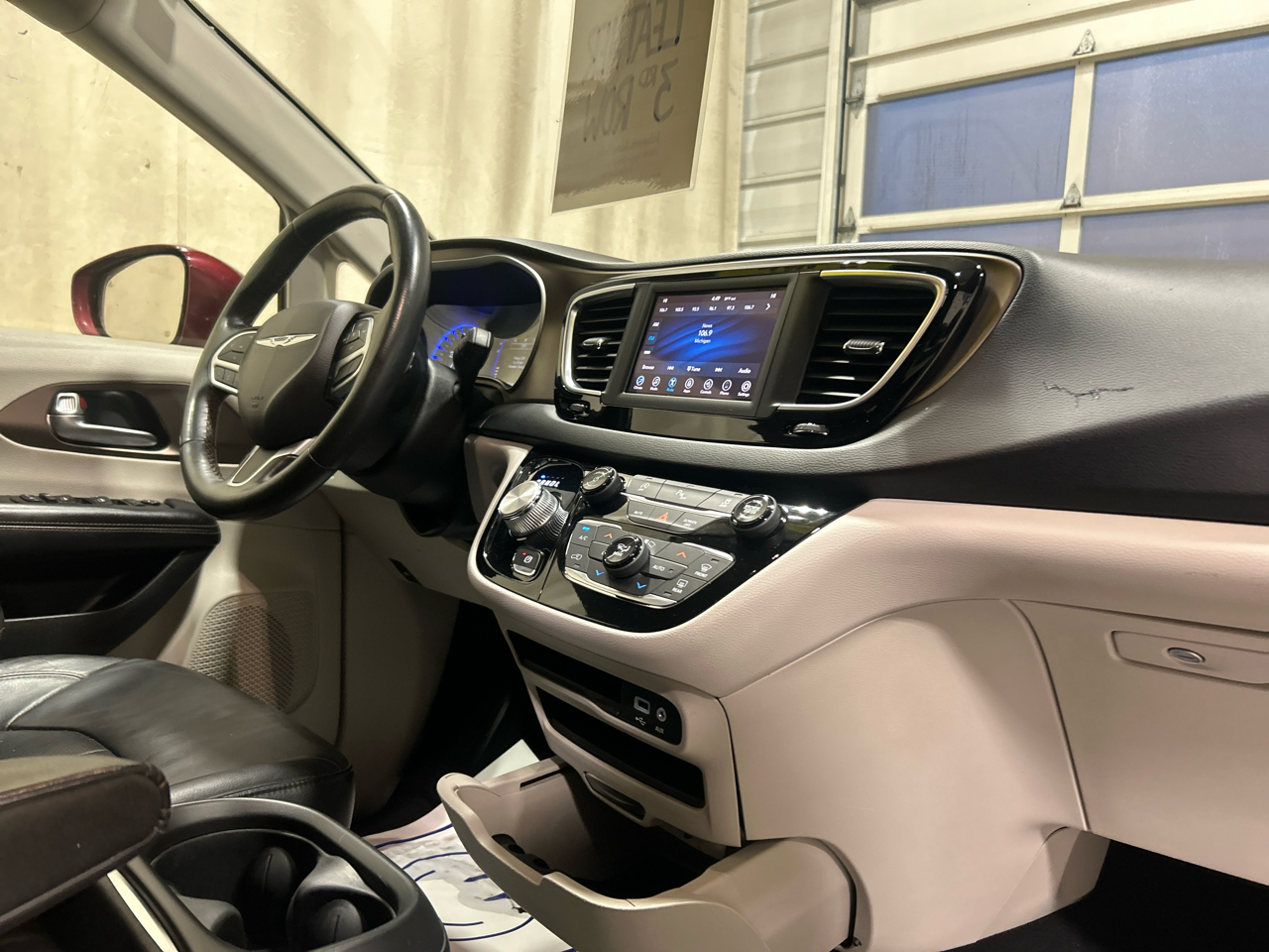 Chrysler Pacifica Touring L FWD 2019