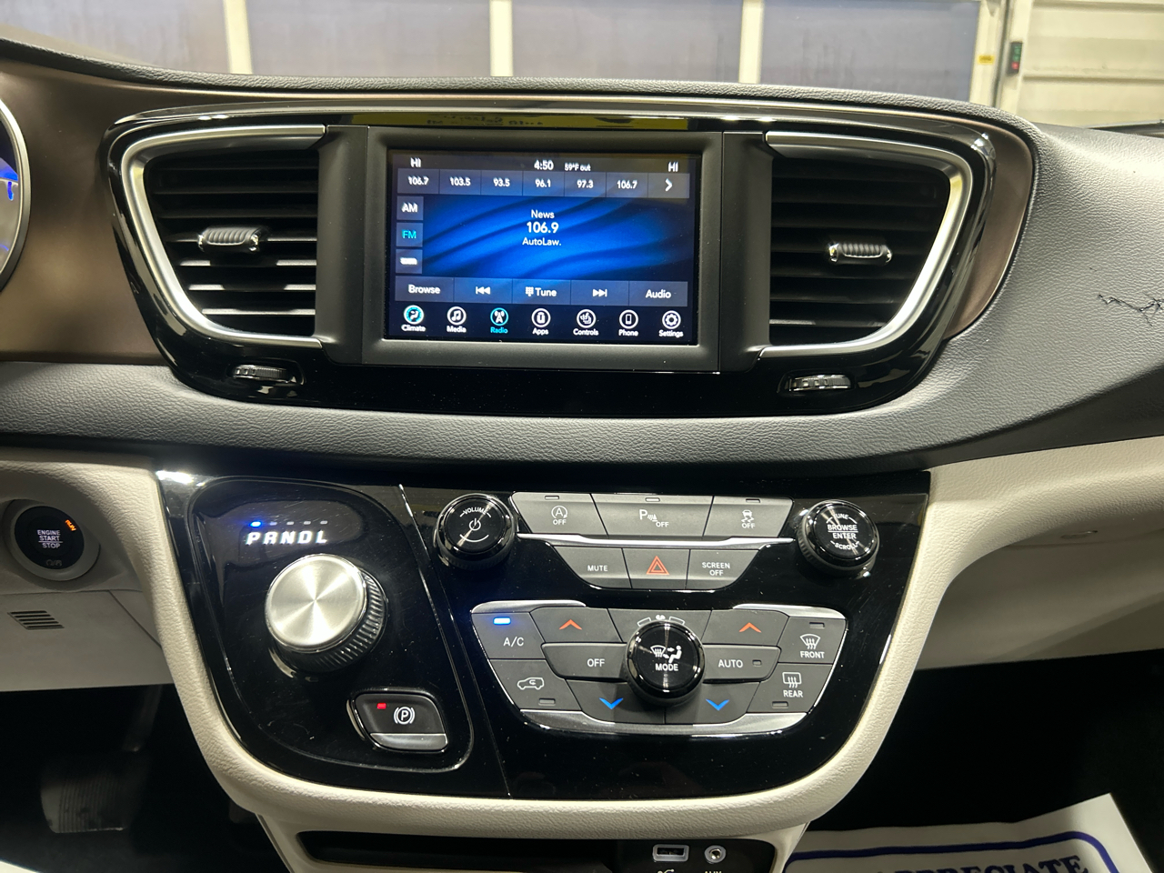 Chrysler Pacifica Touring L FWD 2019