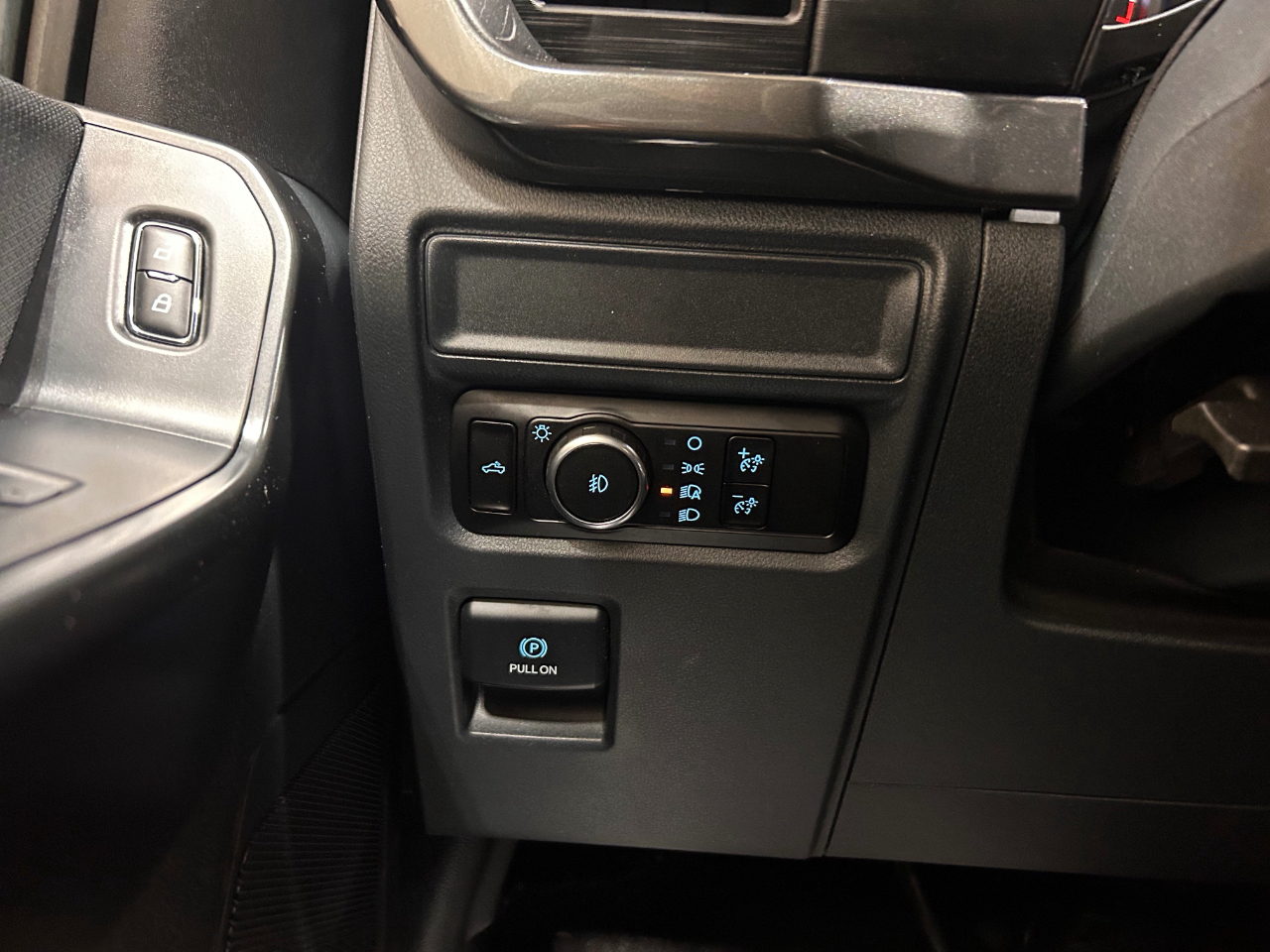 Ford F-150 XL 4WD SuperCrew 5.5' Box 2023