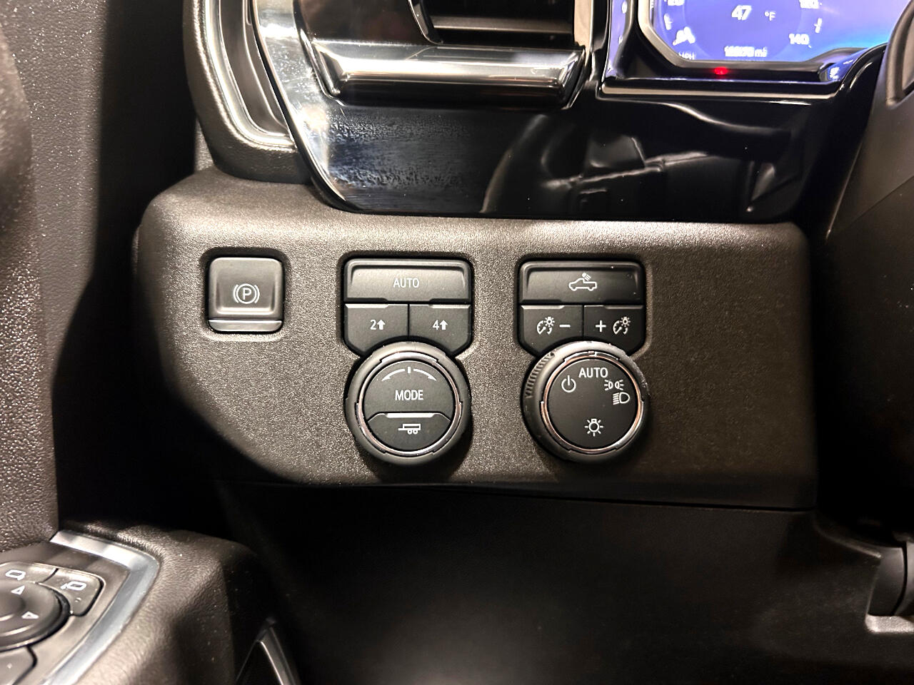 Chevrolet Silverado 1500 4WD Crew Cab 147" LT w/1LT 2023