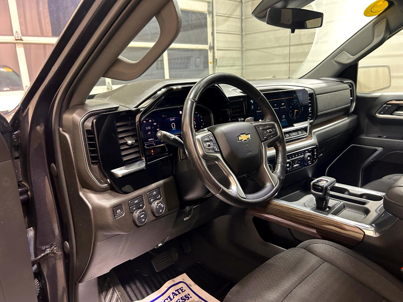 Chevrolet Silverado 1500 4WD Crew Cab 147" LT w/1LT 2023