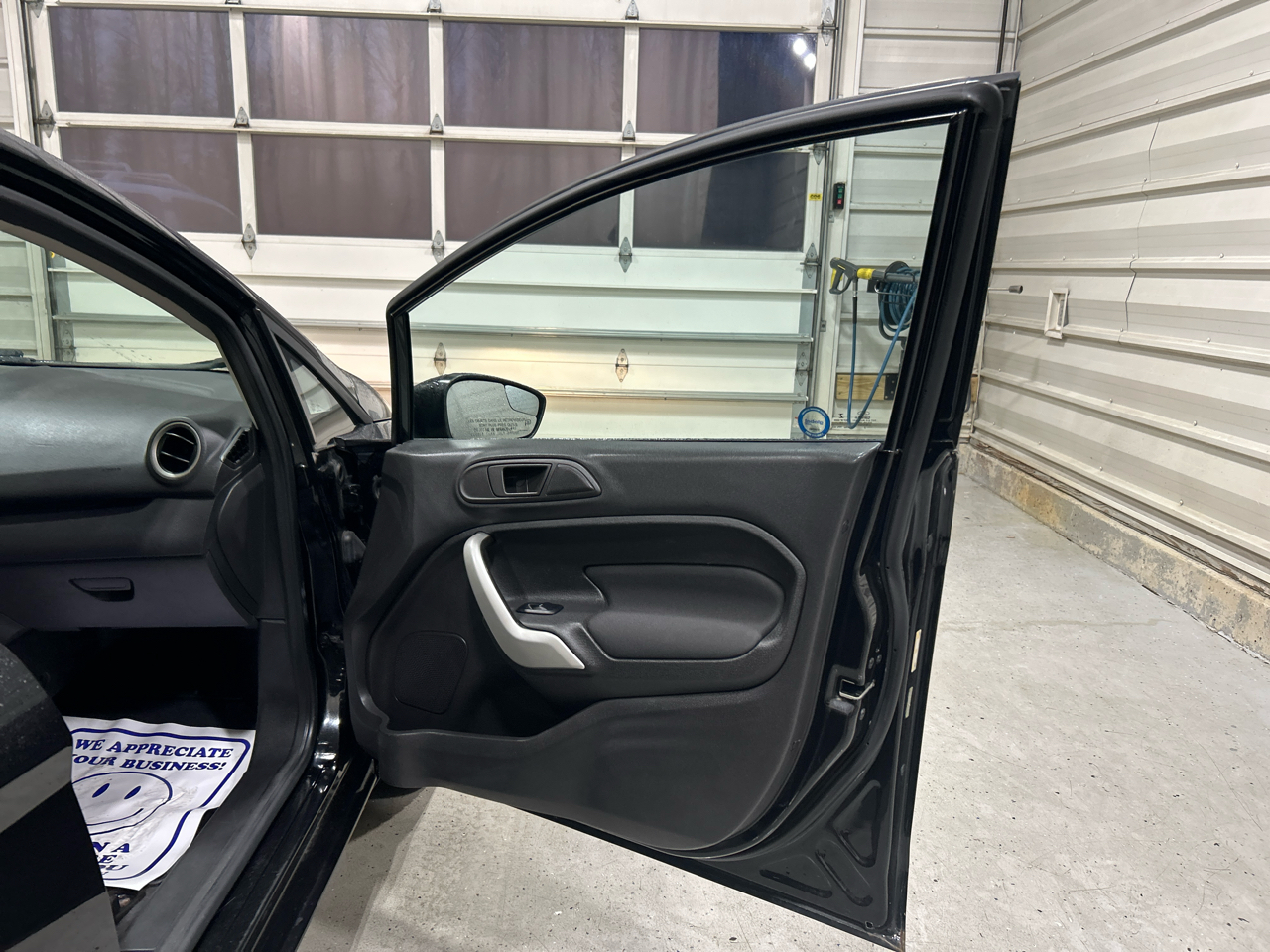 Ford Fiesta 4dr Sdn SE 2013