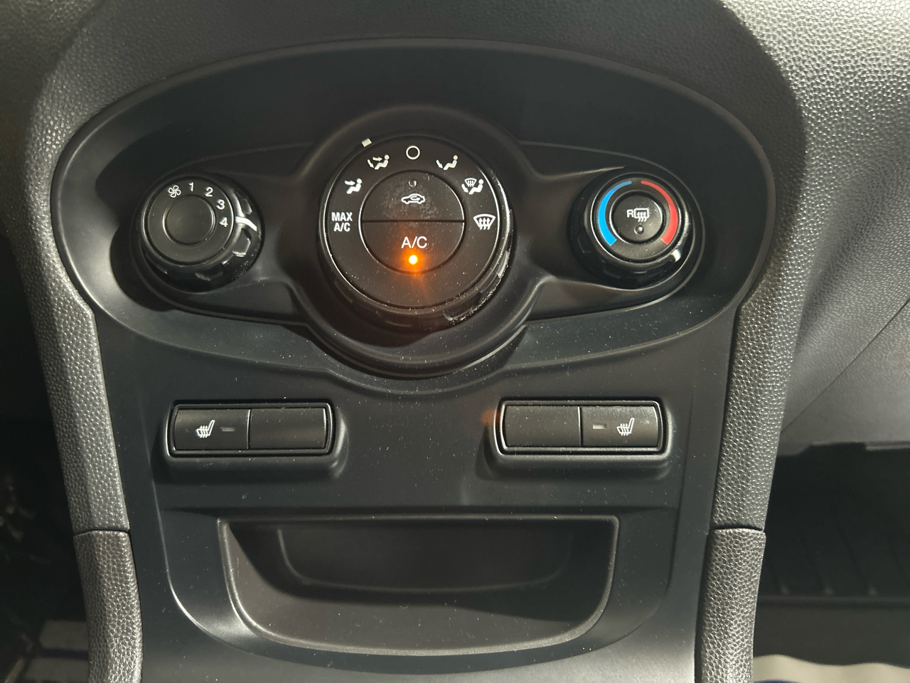 Ford Fiesta 4dr Sdn SE 2013