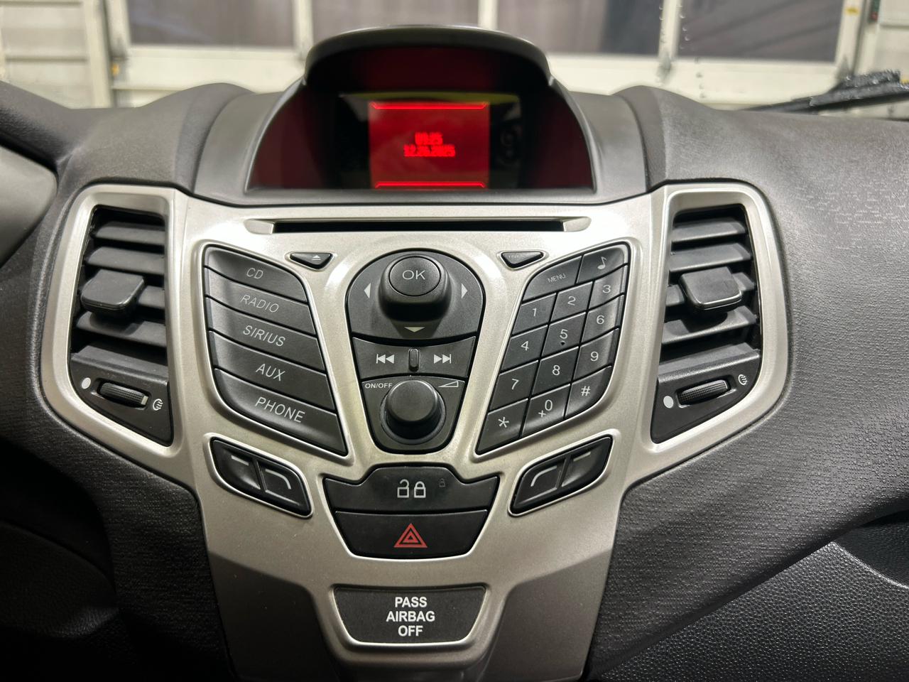 Ford Fiesta 4dr Sdn SE 2013