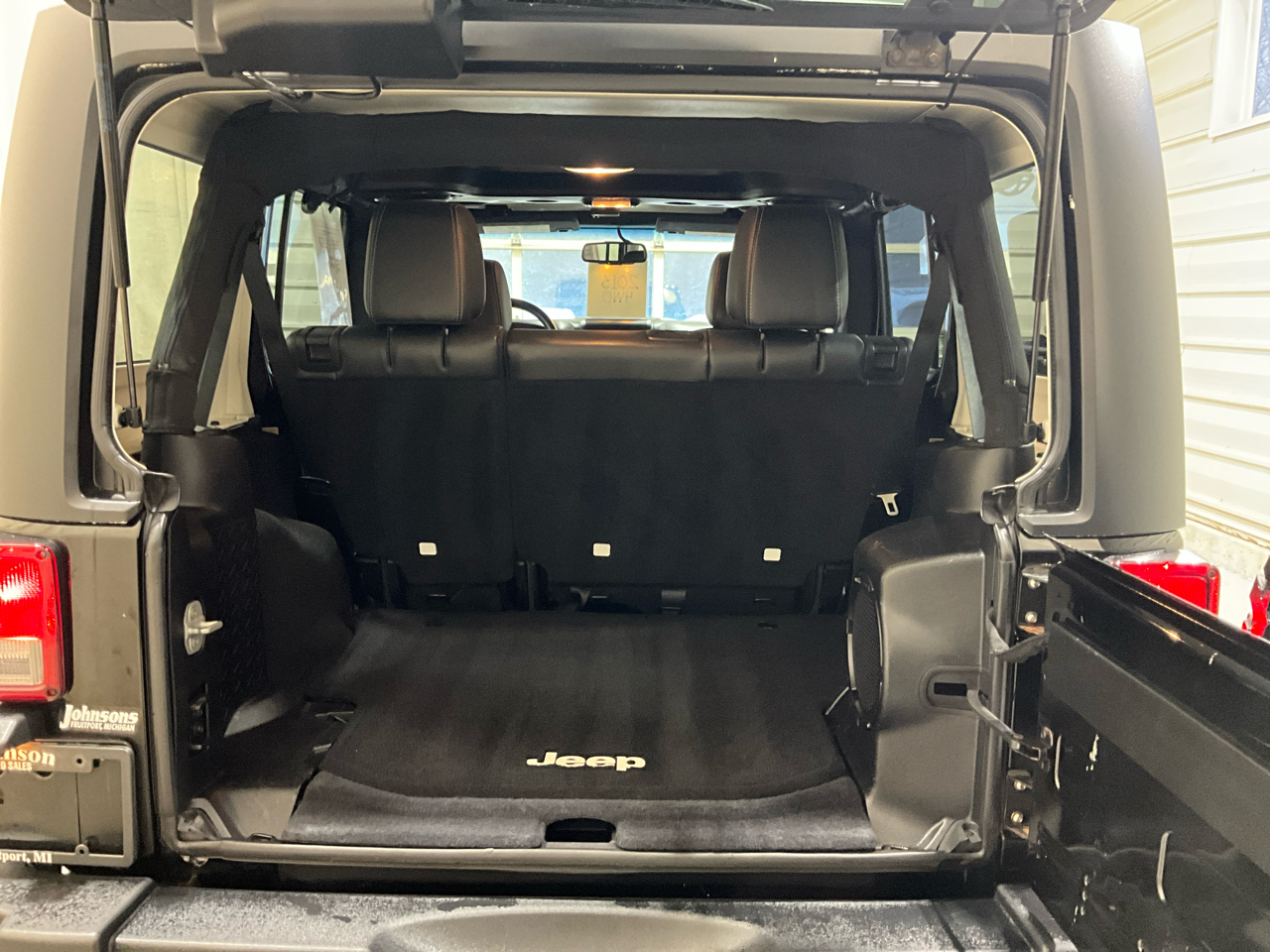 Jeep Wrangler Unlimited 4WD 4dr Sahara 2013