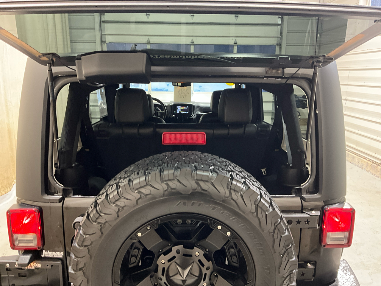 Jeep Wrangler Unlimited 4WD 4dr Sahara 2013