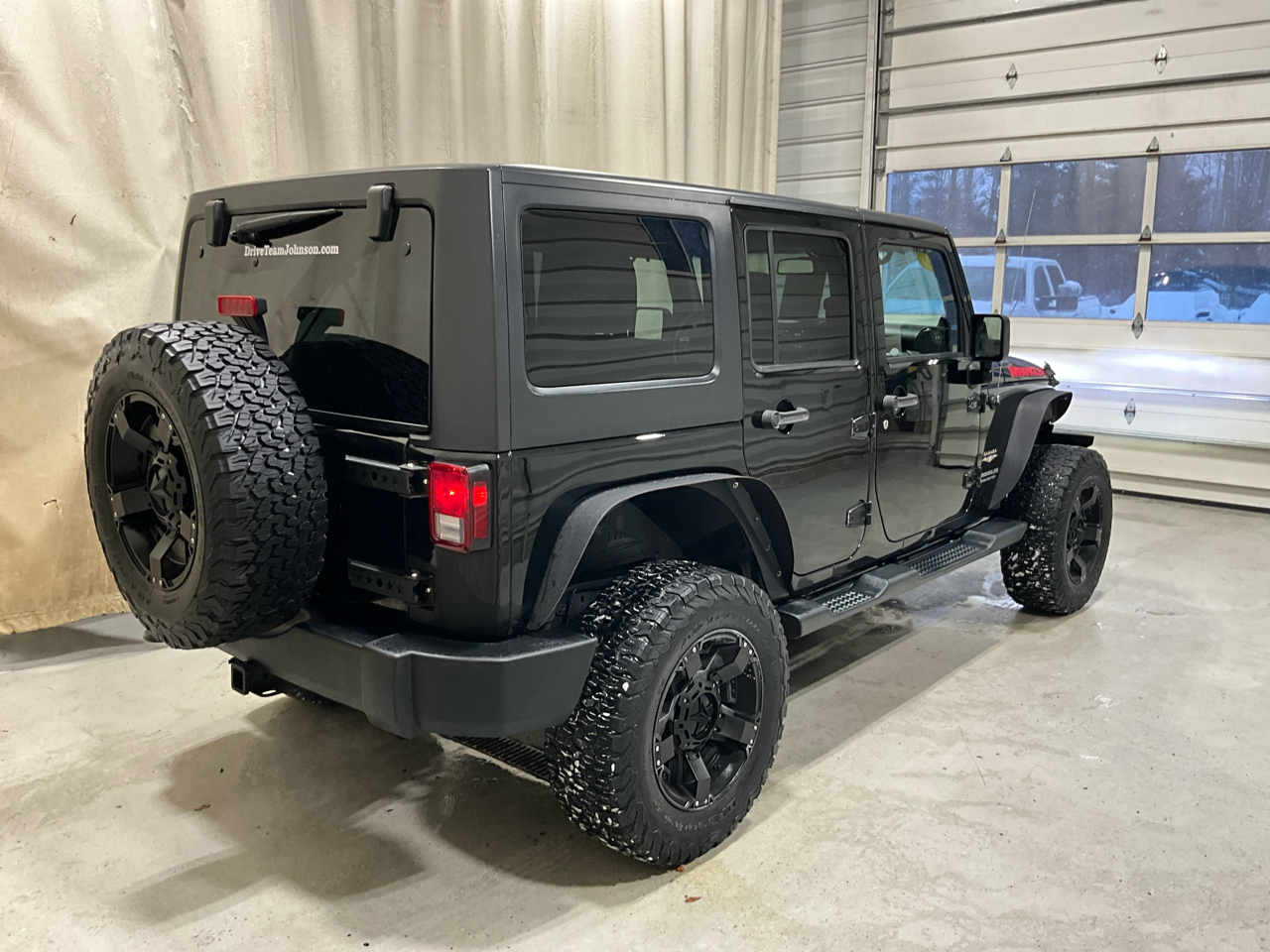 Jeep Wrangler Unlimited 4WD 4dr Sahara 2013