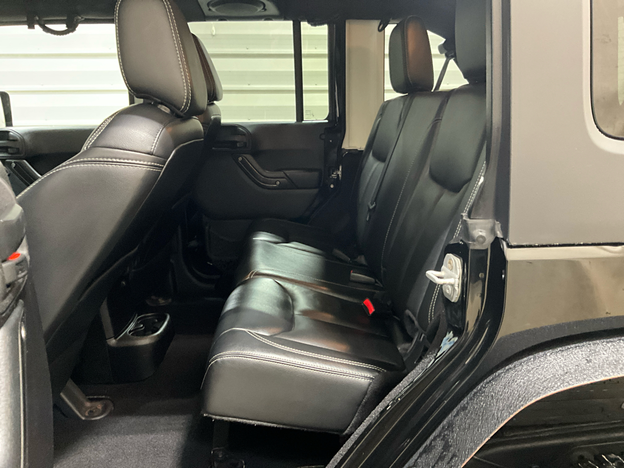 Jeep Wrangler Unlimited 4WD 4dr Sahara 2013