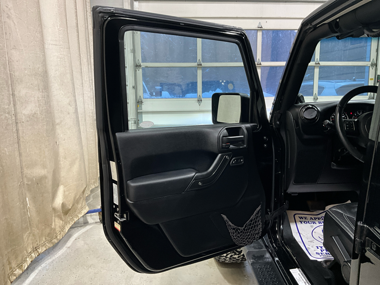 Jeep Wrangler Unlimited 4WD 4dr Sahara 2013