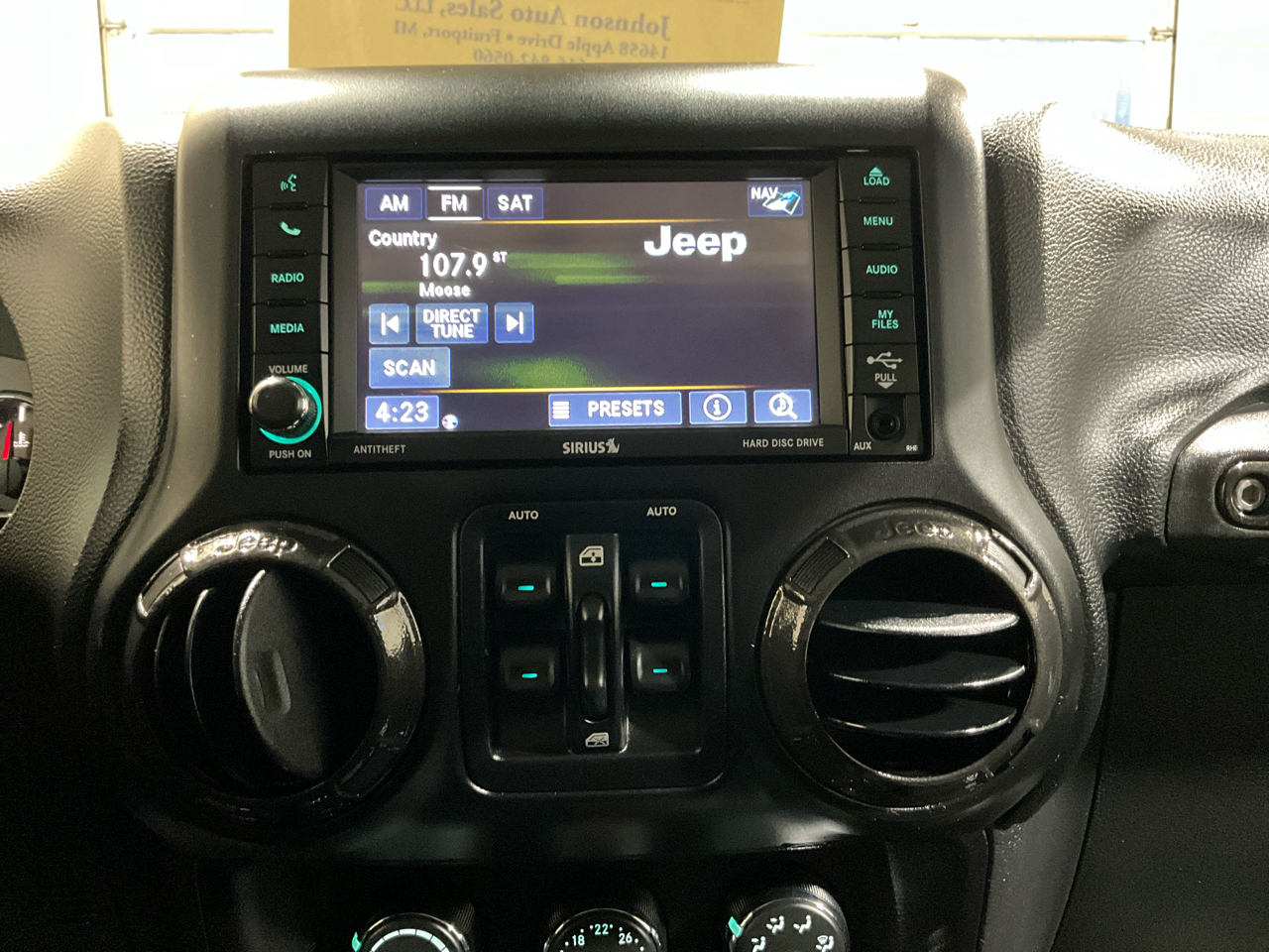 Jeep Wrangler Unlimited 4WD 4dr Sahara 2013