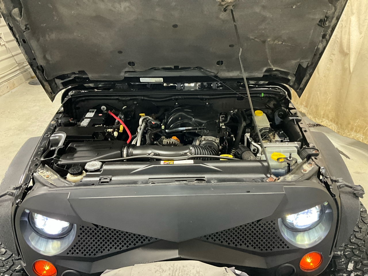 Jeep Wrangler Unlimited 4WD 4dr Sahara 2013