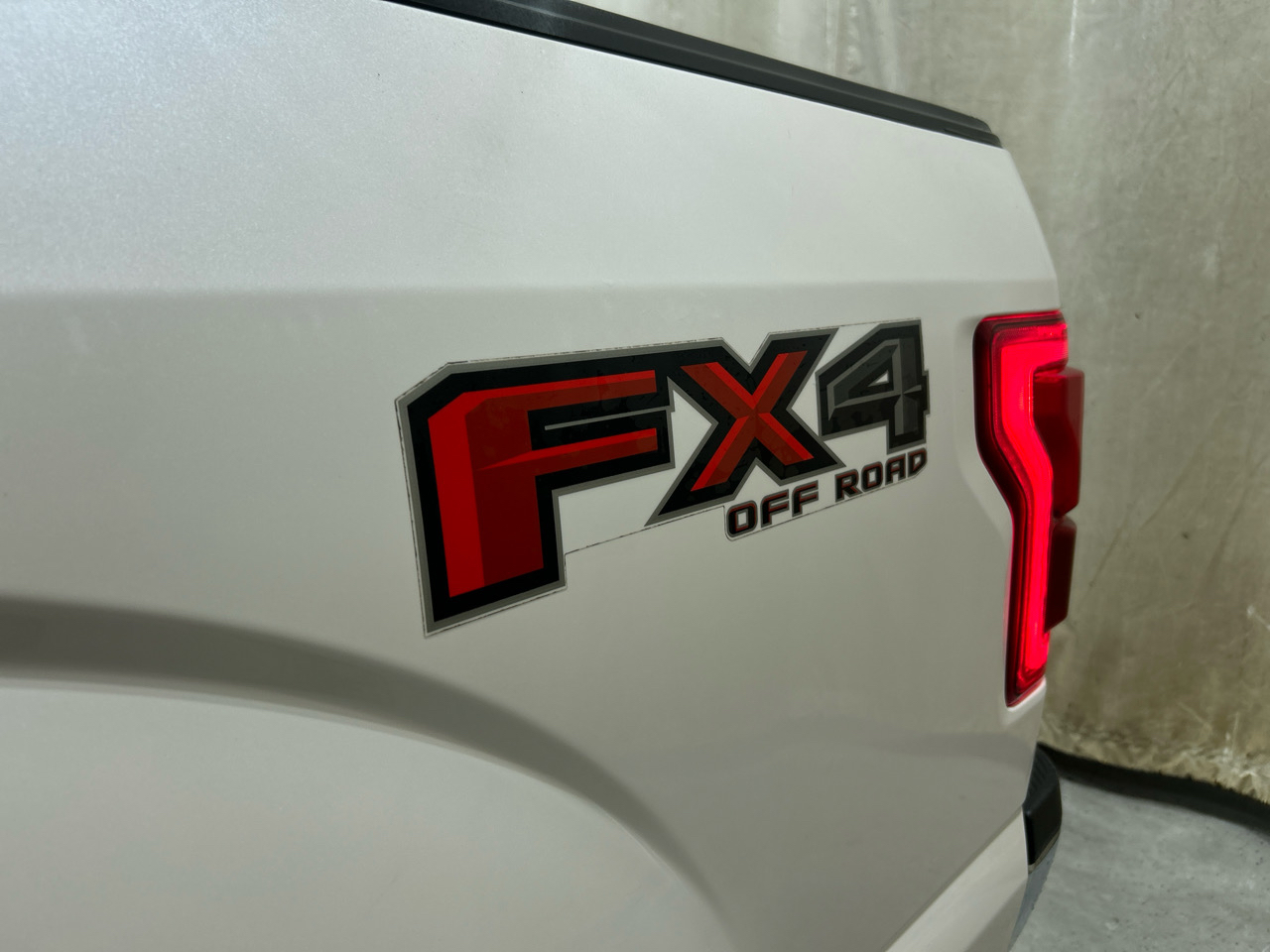 Ford F-150 4WD SuperCrew 150" Lariat 2016