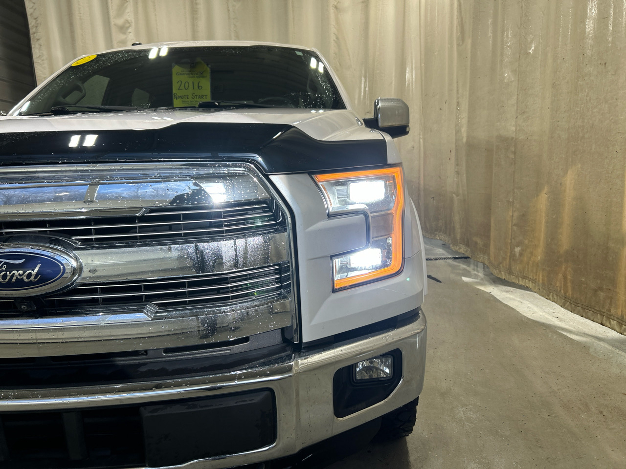 Ford F-150 4WD SuperCrew 150" Lariat 2016