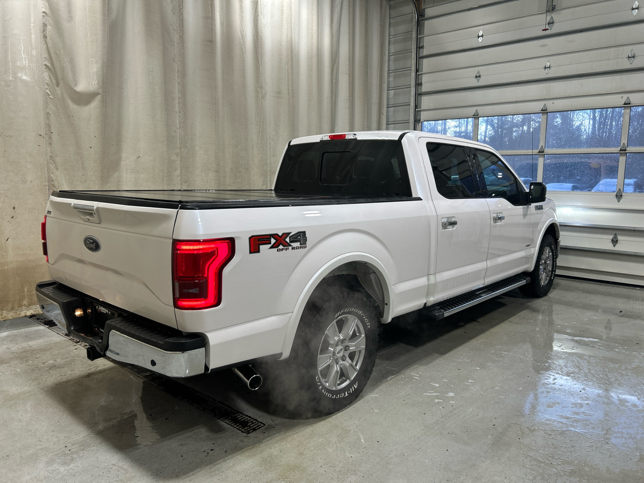 Ford F-150 4WD SuperCrew 150" Lariat 2016