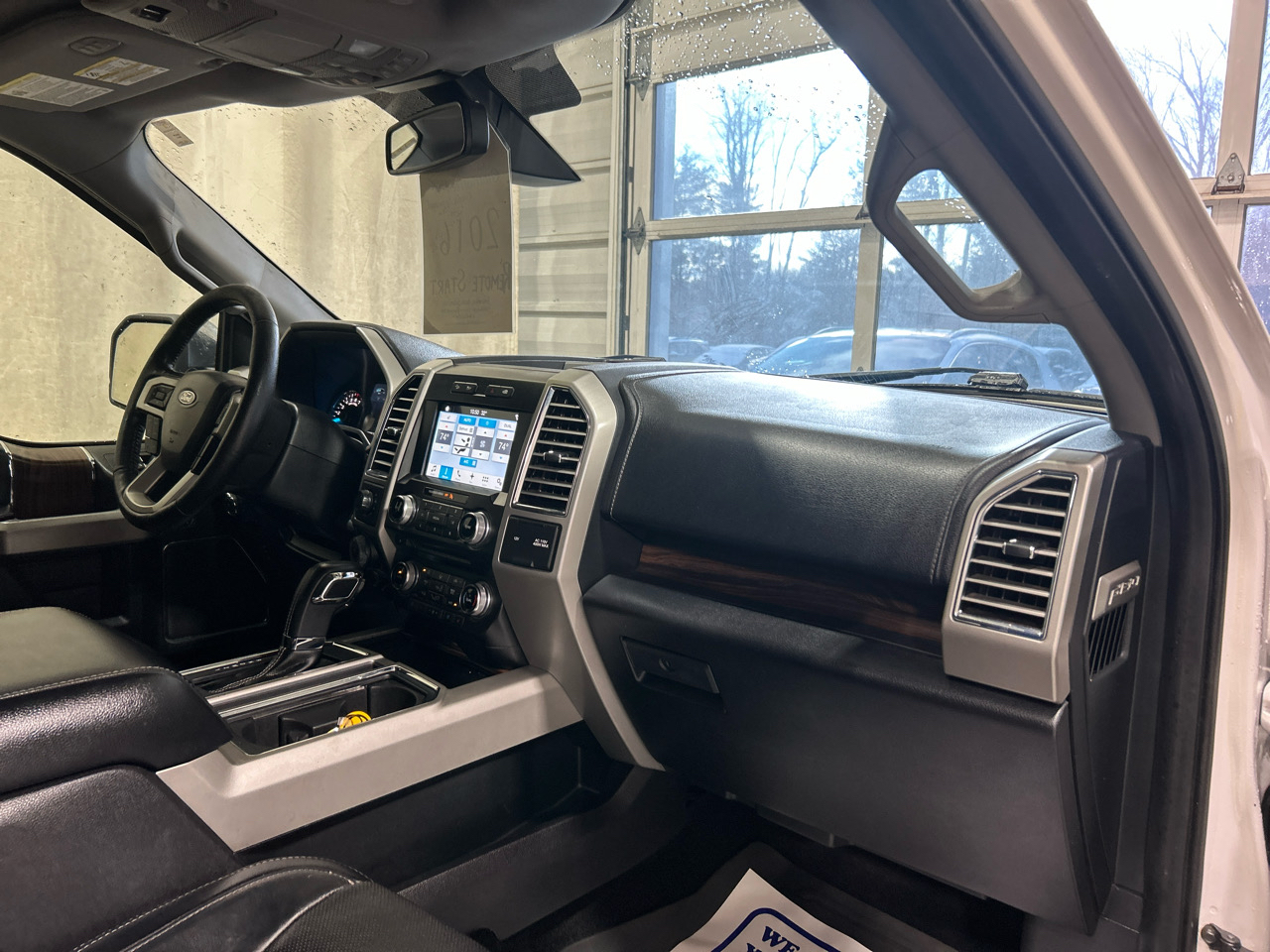 Ford F-150 4WD SuperCrew 150" Lariat 2016