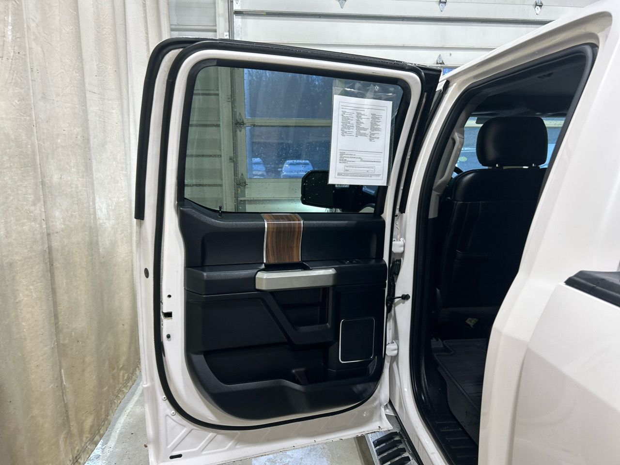 Ford F-150 4WD SuperCrew 150" Lariat 2016