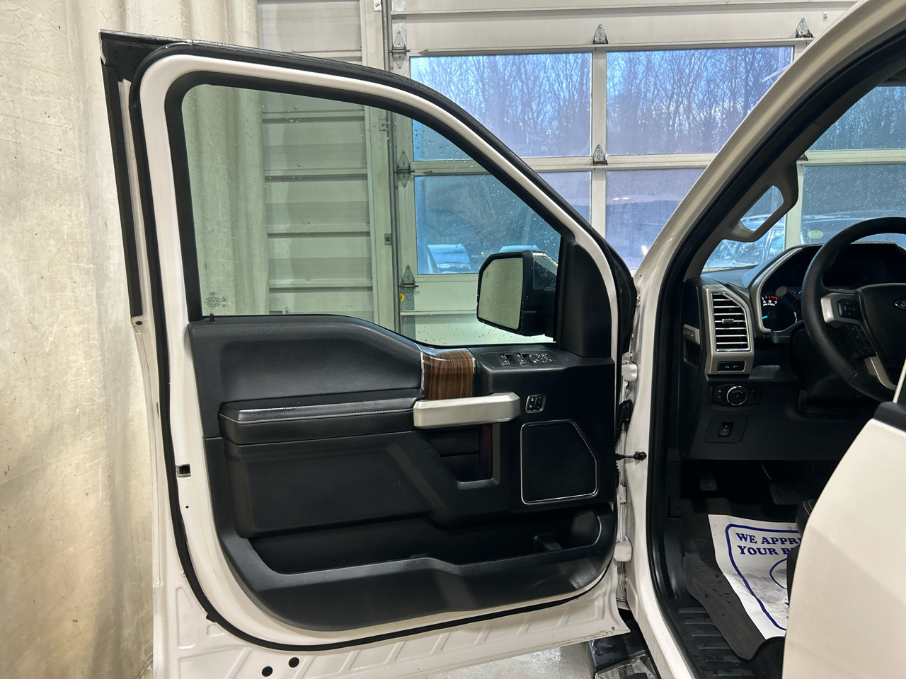 Ford F-150 4WD SuperCrew 150" Lariat 2016