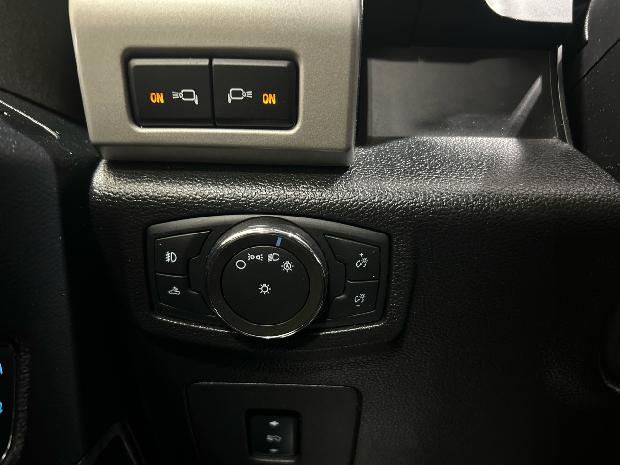 Ford F-150 4WD SuperCrew 150" Lariat 2016