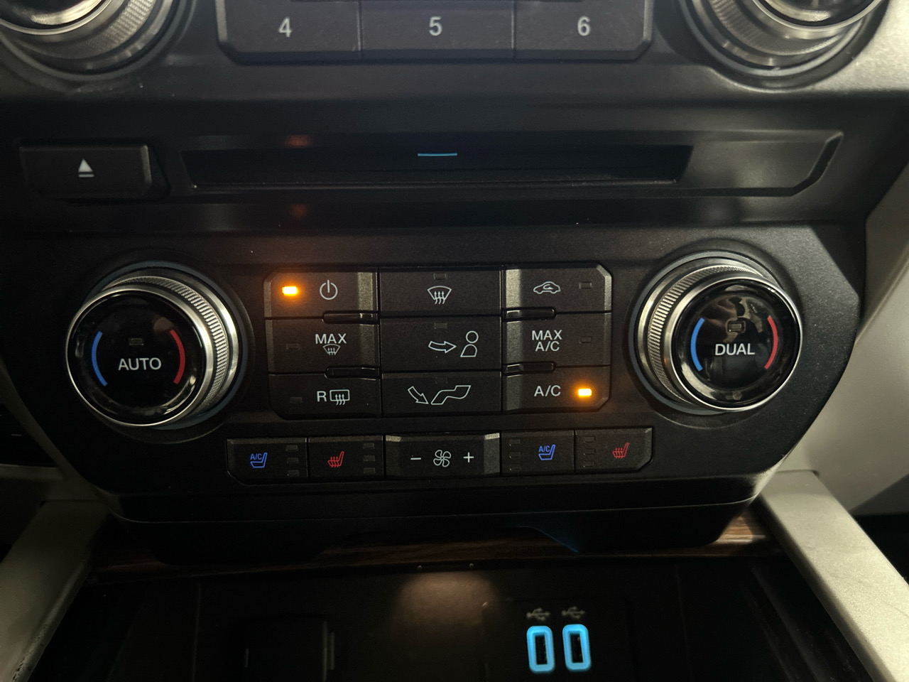 Ford F-150 4WD SuperCrew 150" Lariat 2016