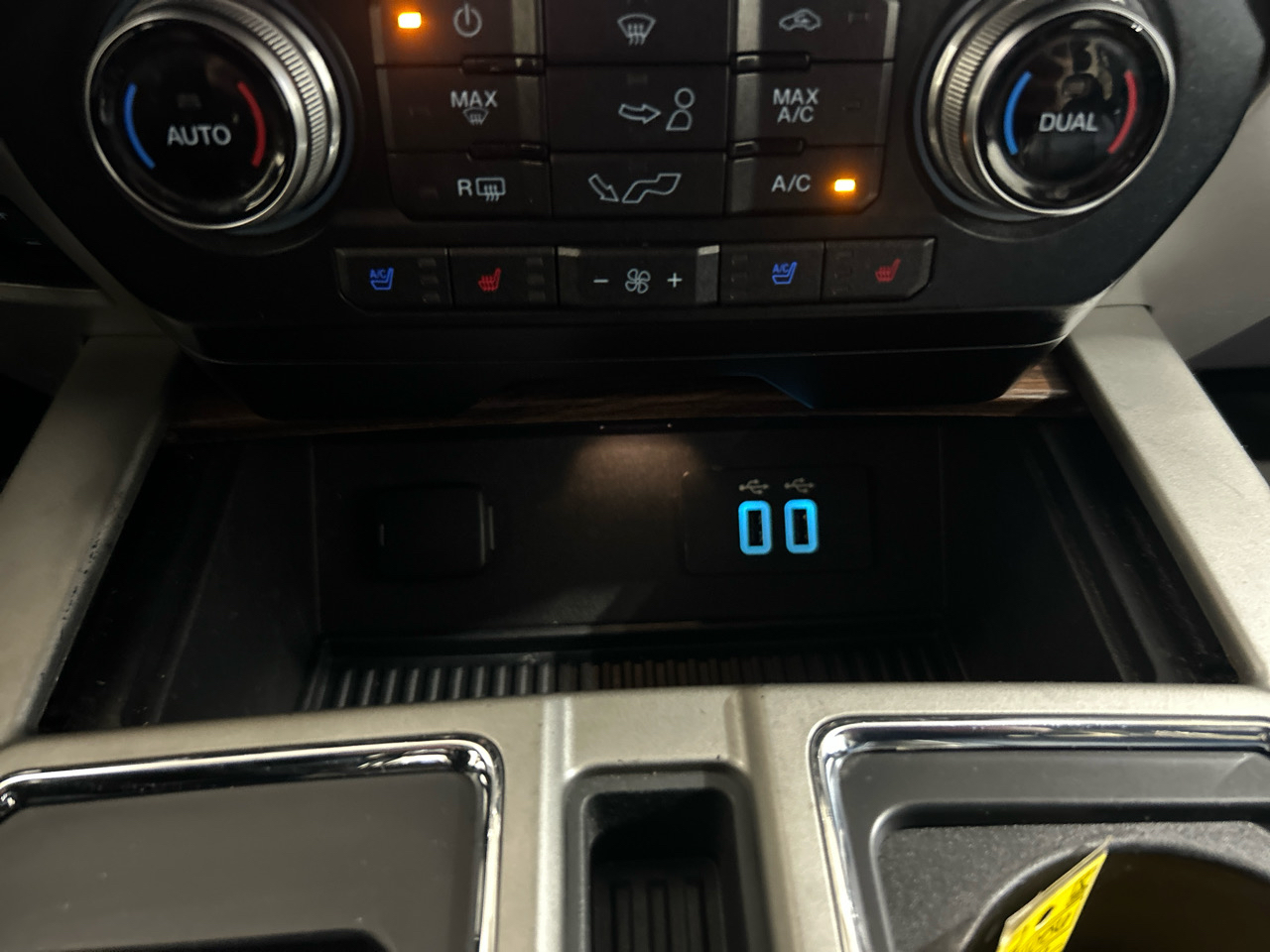 Ford F-150 4WD SuperCrew 150" Lariat 2016