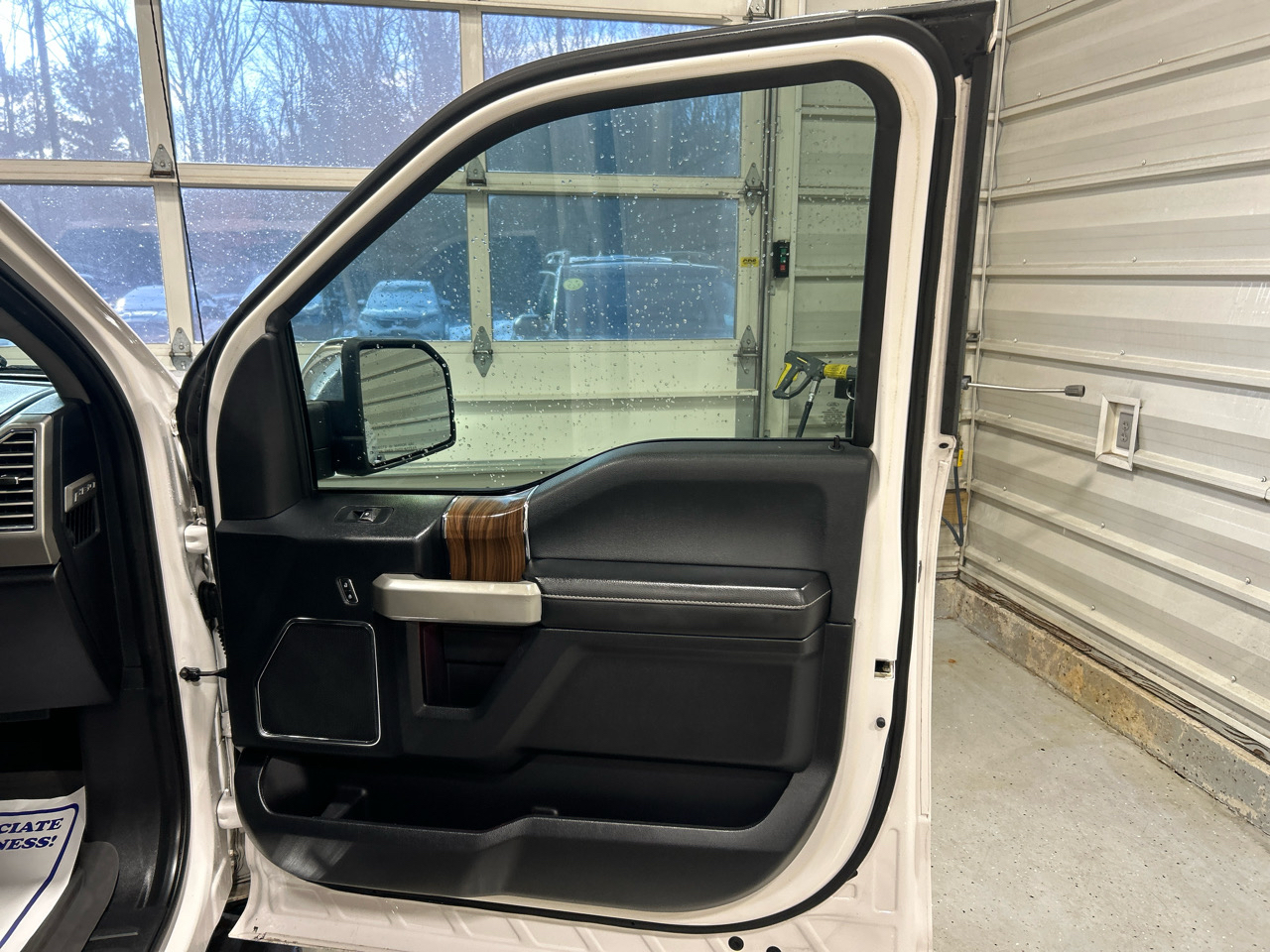 Ford F-150 4WD SuperCrew 150" Lariat 2016