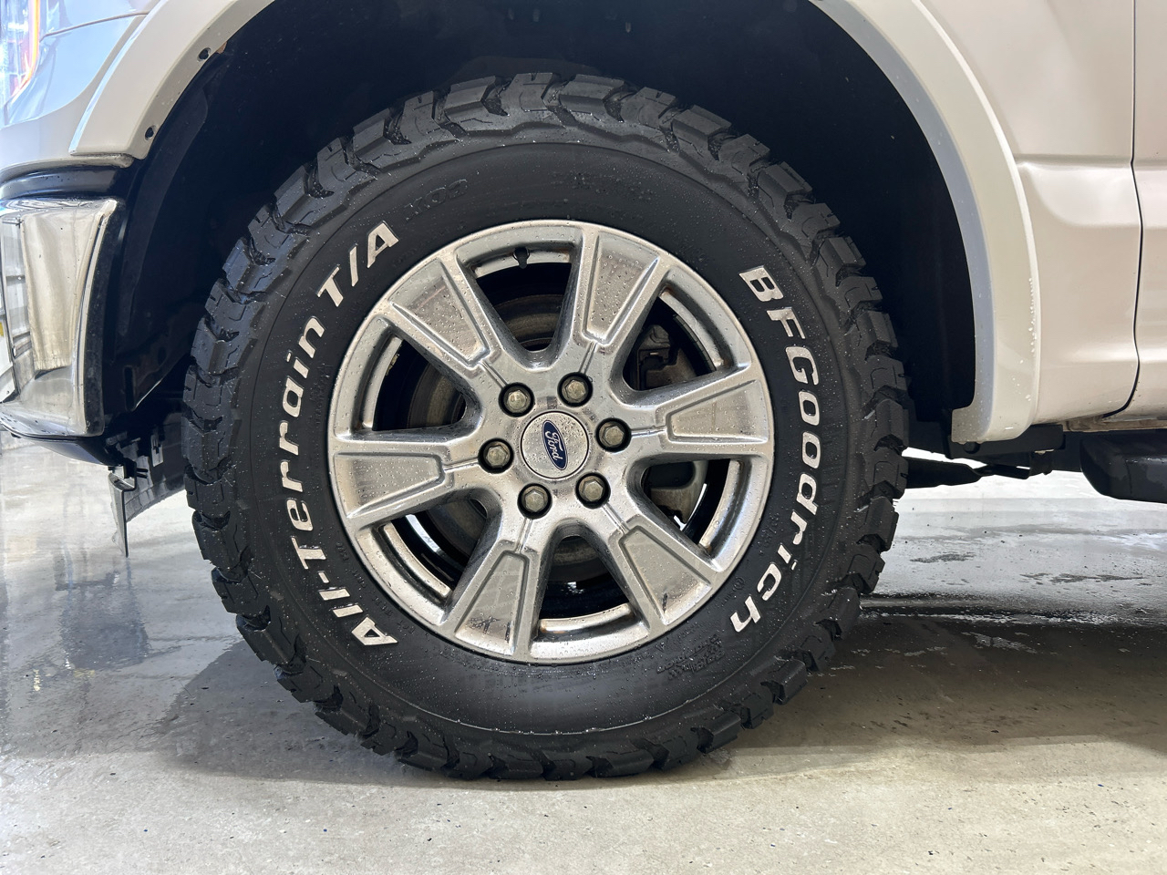 Ford F-150 4WD SuperCrew 150" Lariat 2016