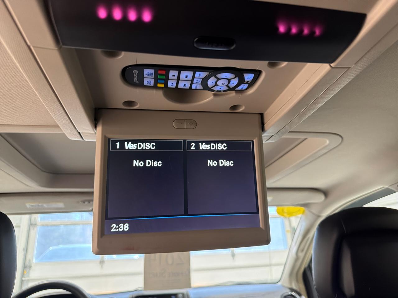 Chrysler Town & Country 4dr Wgn Touring-L 30th Anniversary 2014