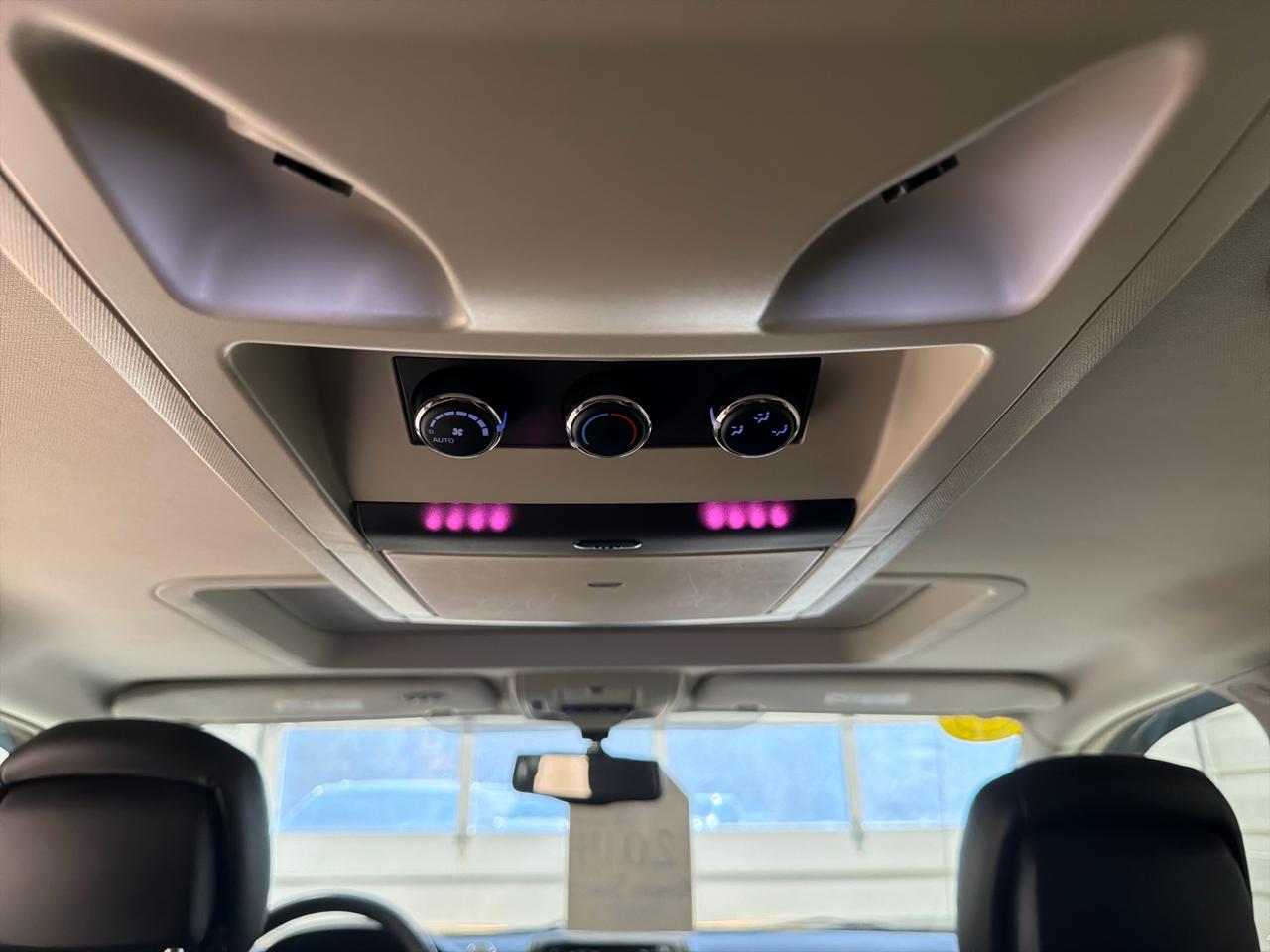 Chrysler Town & Country 4dr Wgn Touring-L 30th Anniversary 2014