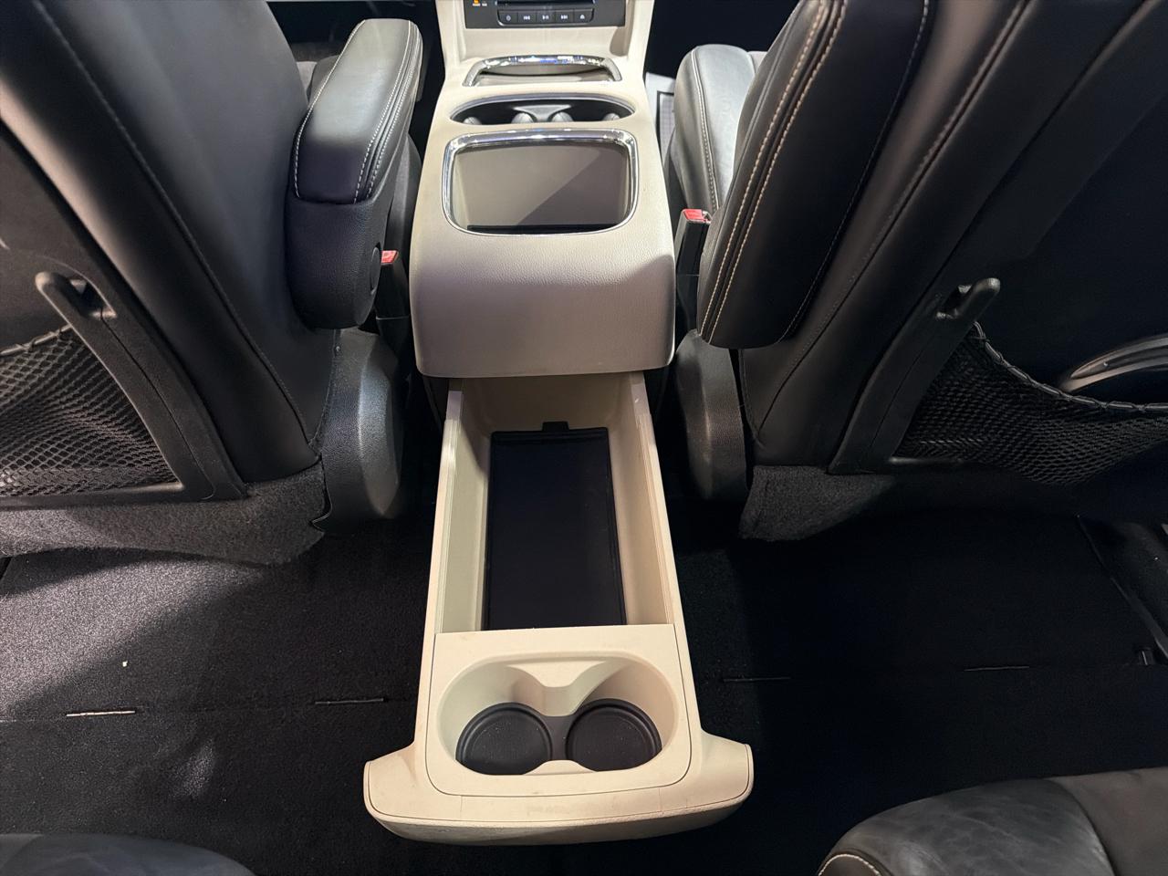 Chrysler Town & Country 4dr Wgn Touring-L 30th Anniversary 2014