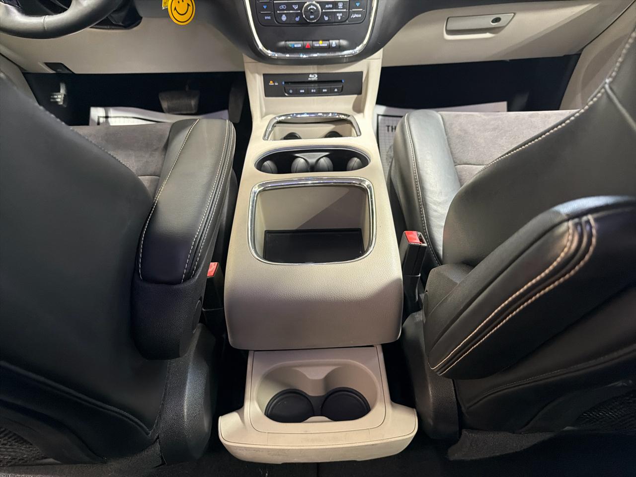 Chrysler Town & Country 4dr Wgn Touring-L 30th Anniversary 2014