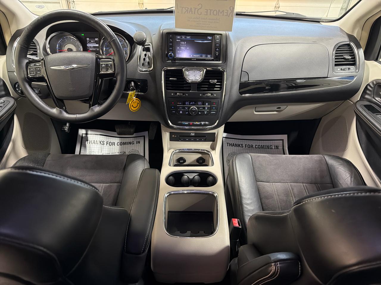 Chrysler Town & Country 4dr Wgn Touring-L 30th Anniversary 2014