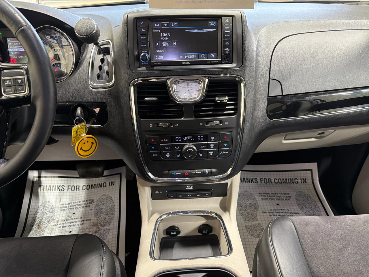 Chrysler Town & Country 4dr Wgn Touring-L 30th Anniversary 2014