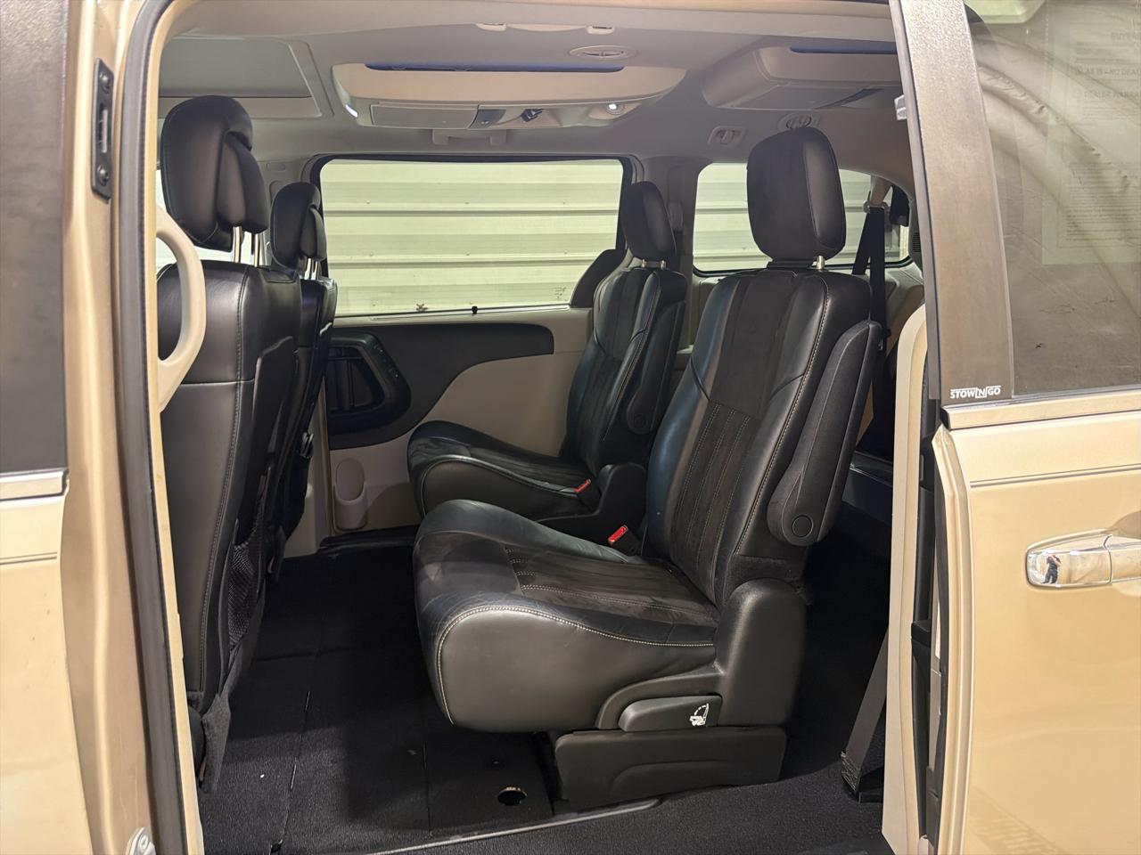 Chrysler Town & Country 4dr Wgn Touring-L 30th Anniversary 2014