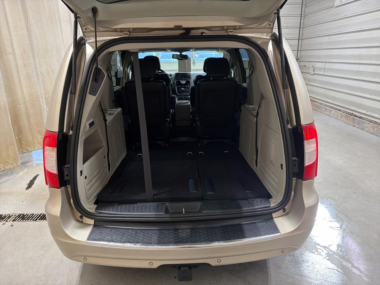 Chrysler Town & Country 4dr Wgn Touring-L 30th Anniversary 2014