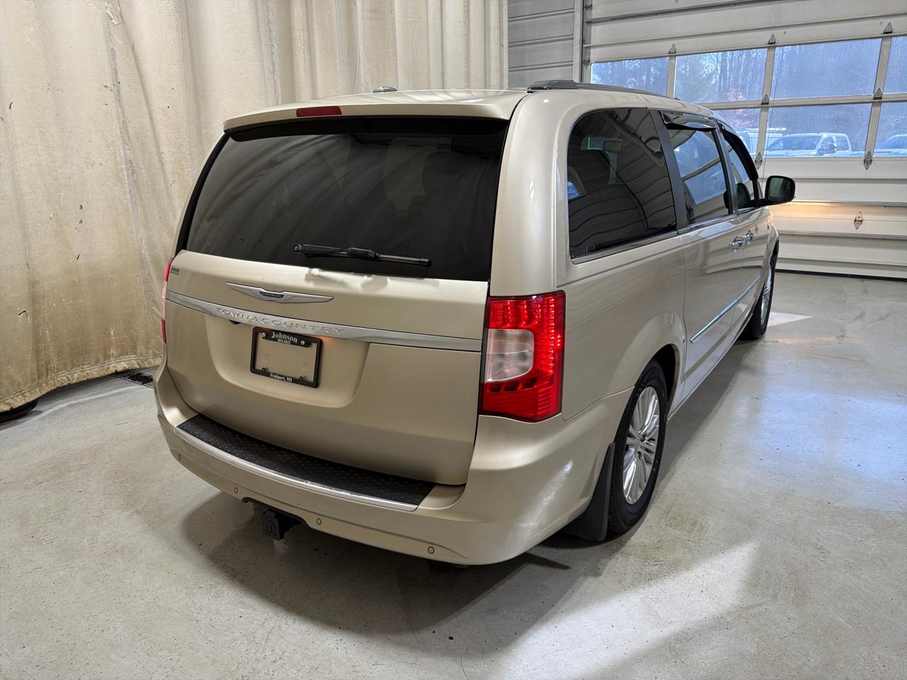 Chrysler Town & Country 4dr Wgn Touring-L 30th Anniversary 2014