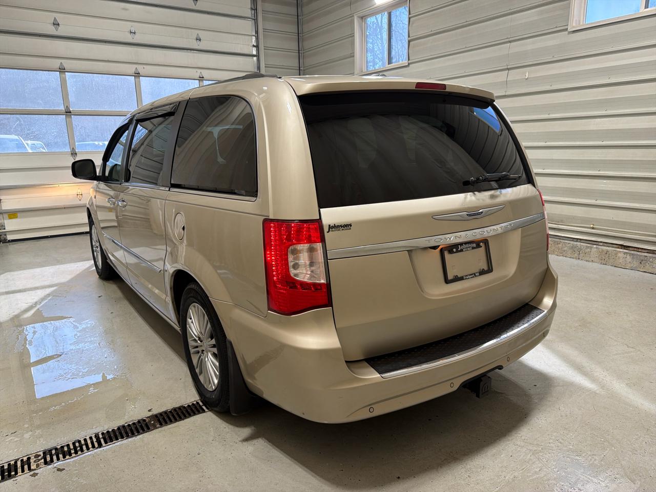 Chrysler Town & Country 4dr Wgn Touring-L 30th Anniversary 2014