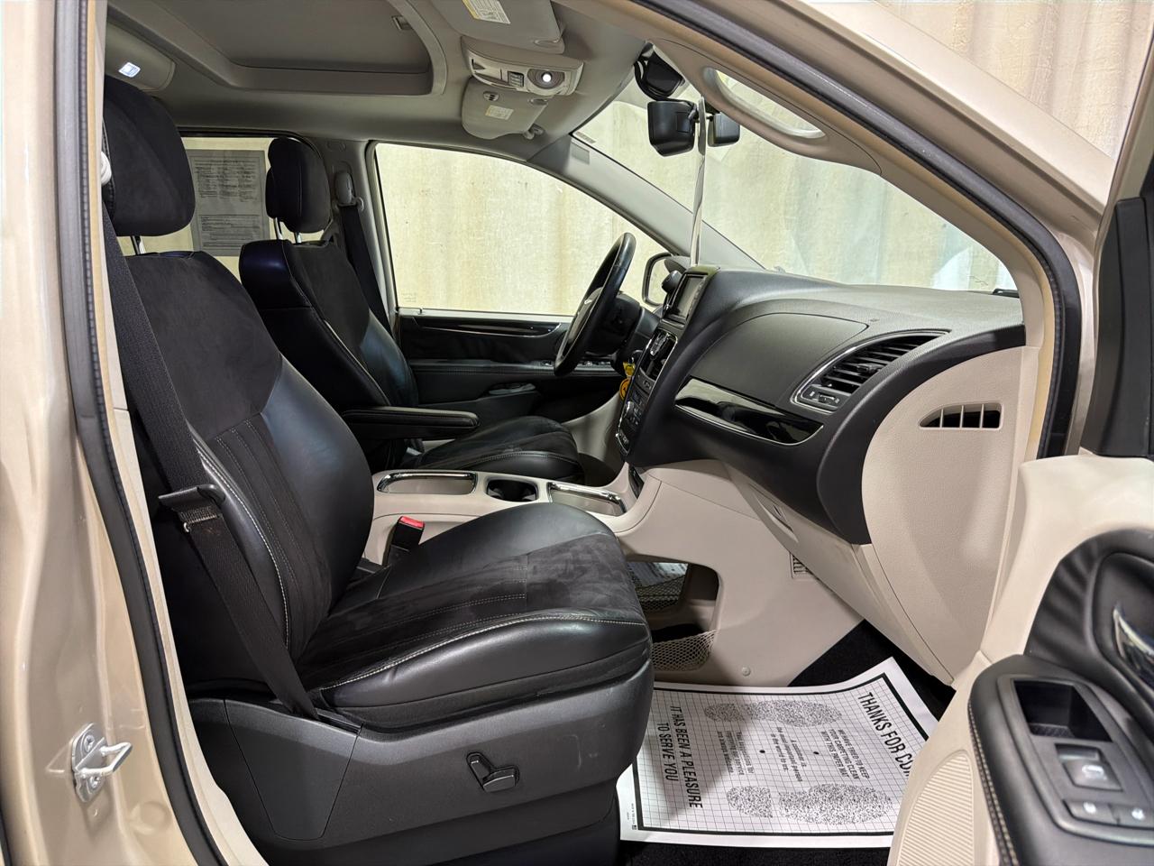 Chrysler Town & Country 4dr Wgn Touring-L 30th Anniversary 2014