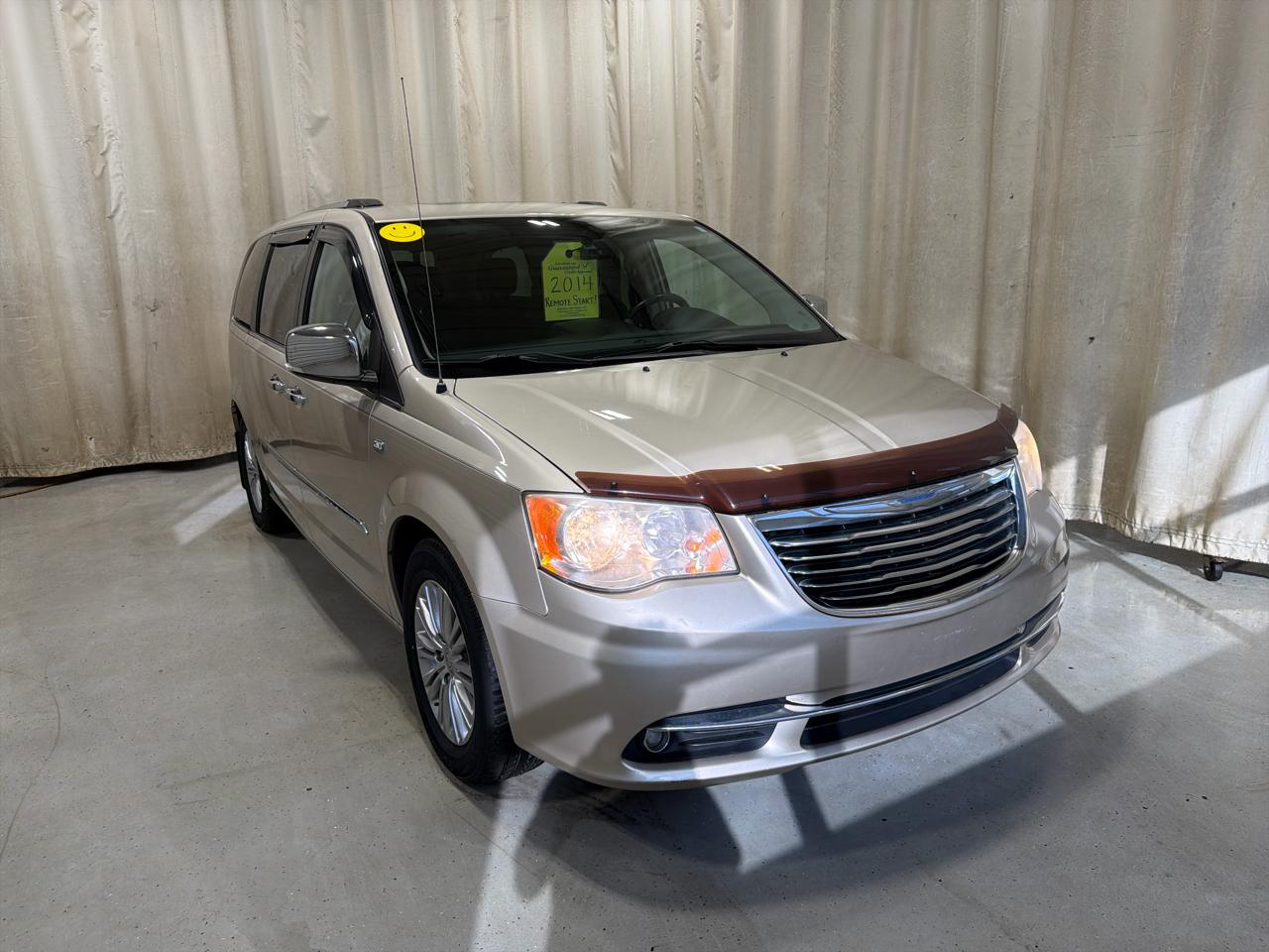 Chrysler Town & Country 4dr Wgn Touring-L 30th Anniversary 2014