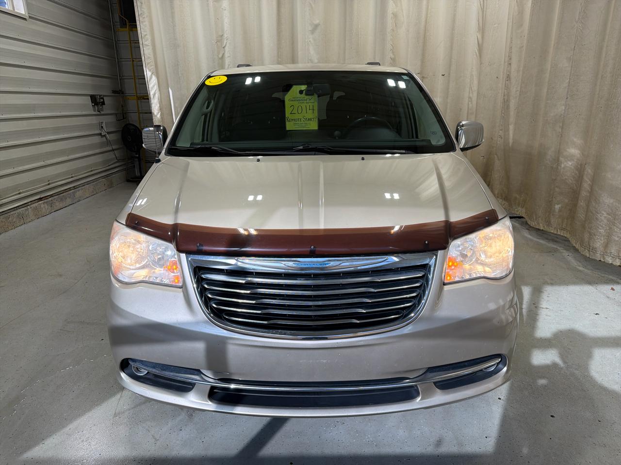 Chrysler Town & Country 4dr Wgn Touring-L 30th Anniversary 2014