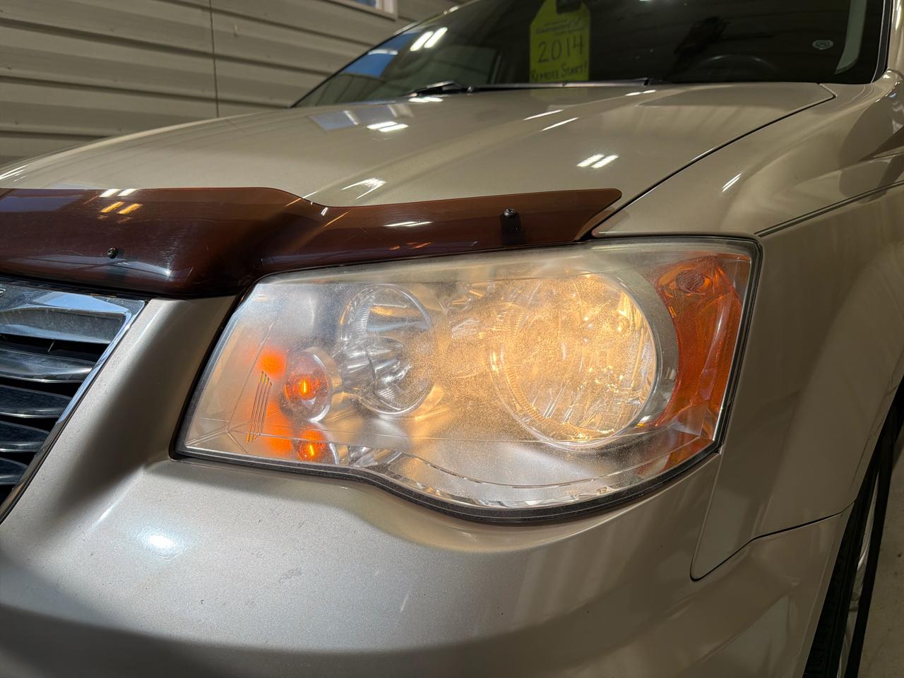 Chrysler Town & Country 4dr Wgn Touring-L 30th Anniversary 2014