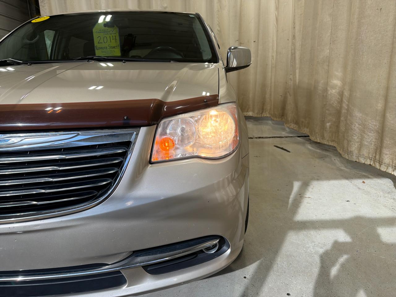 Chrysler Town & Country 4dr Wgn Touring-L 30th Anniversary 2014