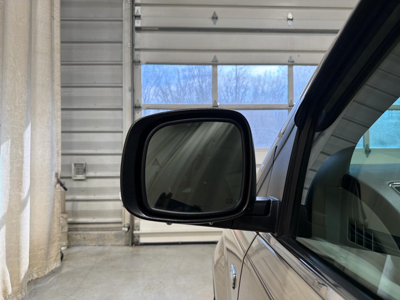 Chrysler Town & Country 4dr Wgn Touring-L 30th Anniversary 2014