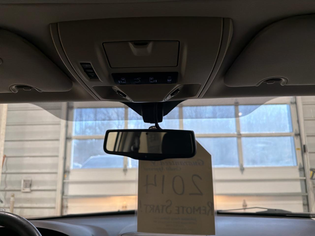 Chrysler Town & Country 4dr Wgn Touring-L 30th Anniversary 2014