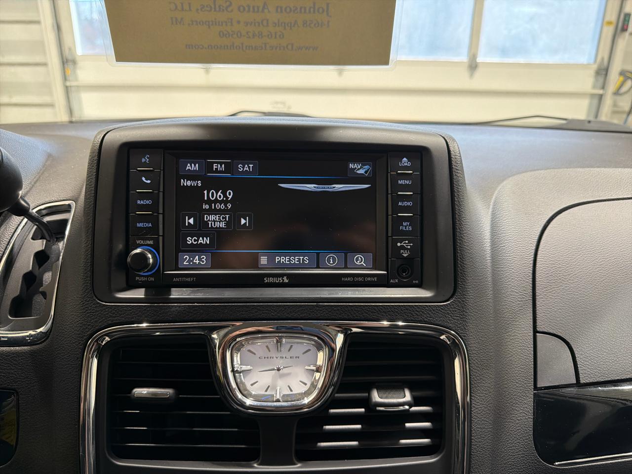 Chrysler Town & Country 4dr Wgn Touring-L 30th Anniversary 2014