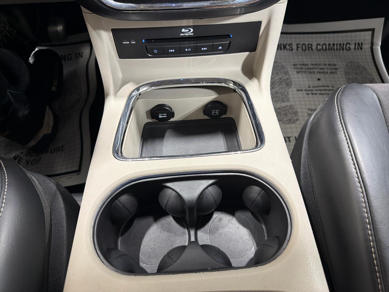 Chrysler Town & Country 4dr Wgn Touring-L 30th Anniversary 2014