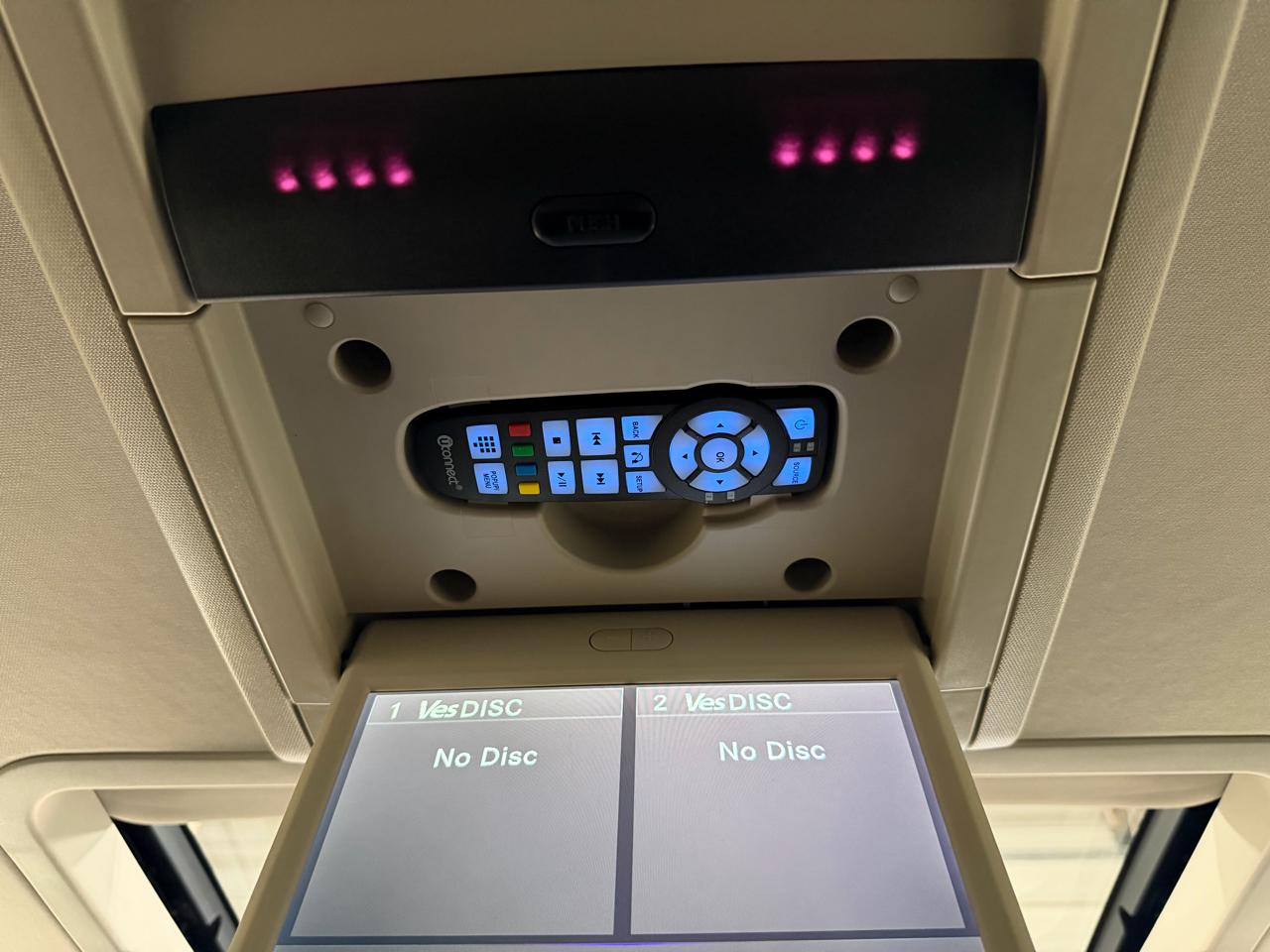 Chrysler Town & Country 4dr Wgn Touring-L 30th Anniversary 2014