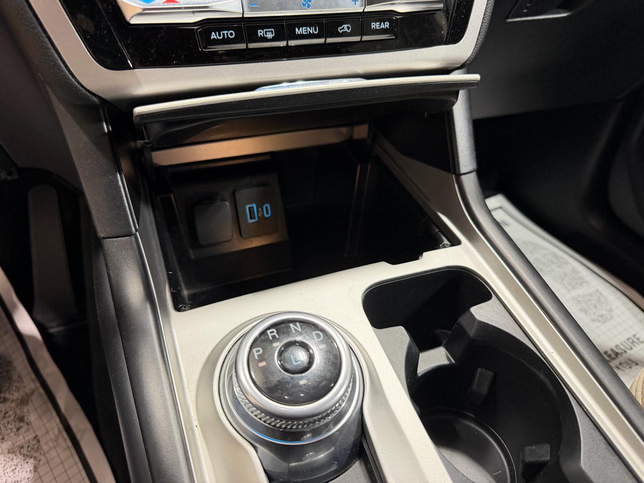 Ford Explorer Base 4WD 2023