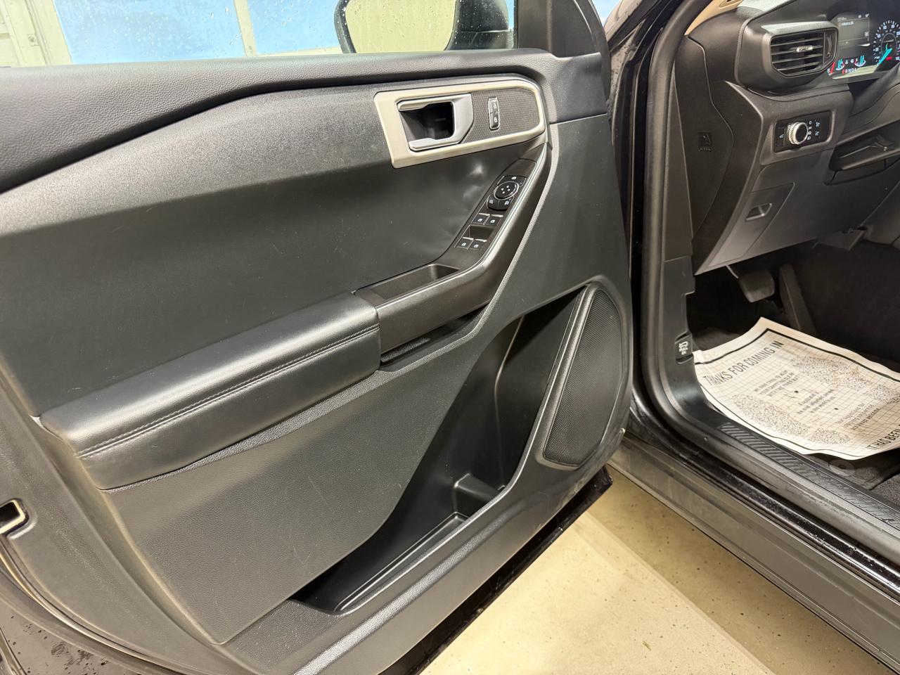 Ford Explorer Base 4WD 2023